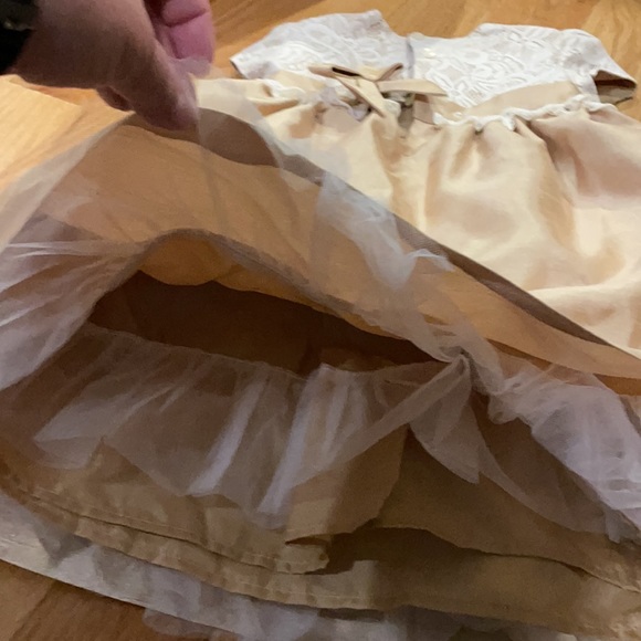 Beautiful girls gold dress 24 months - Picture 5 of 5